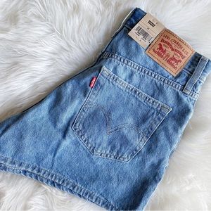NWT! Levi's High Waisted Mom Shorts